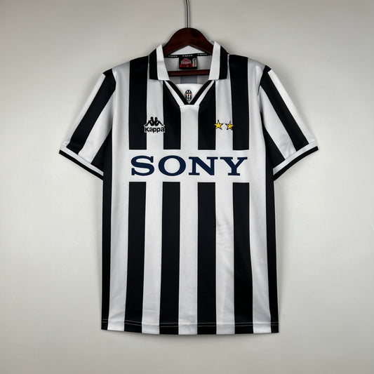 Retro Football Classics Juventus 1995 - 1997 Home 