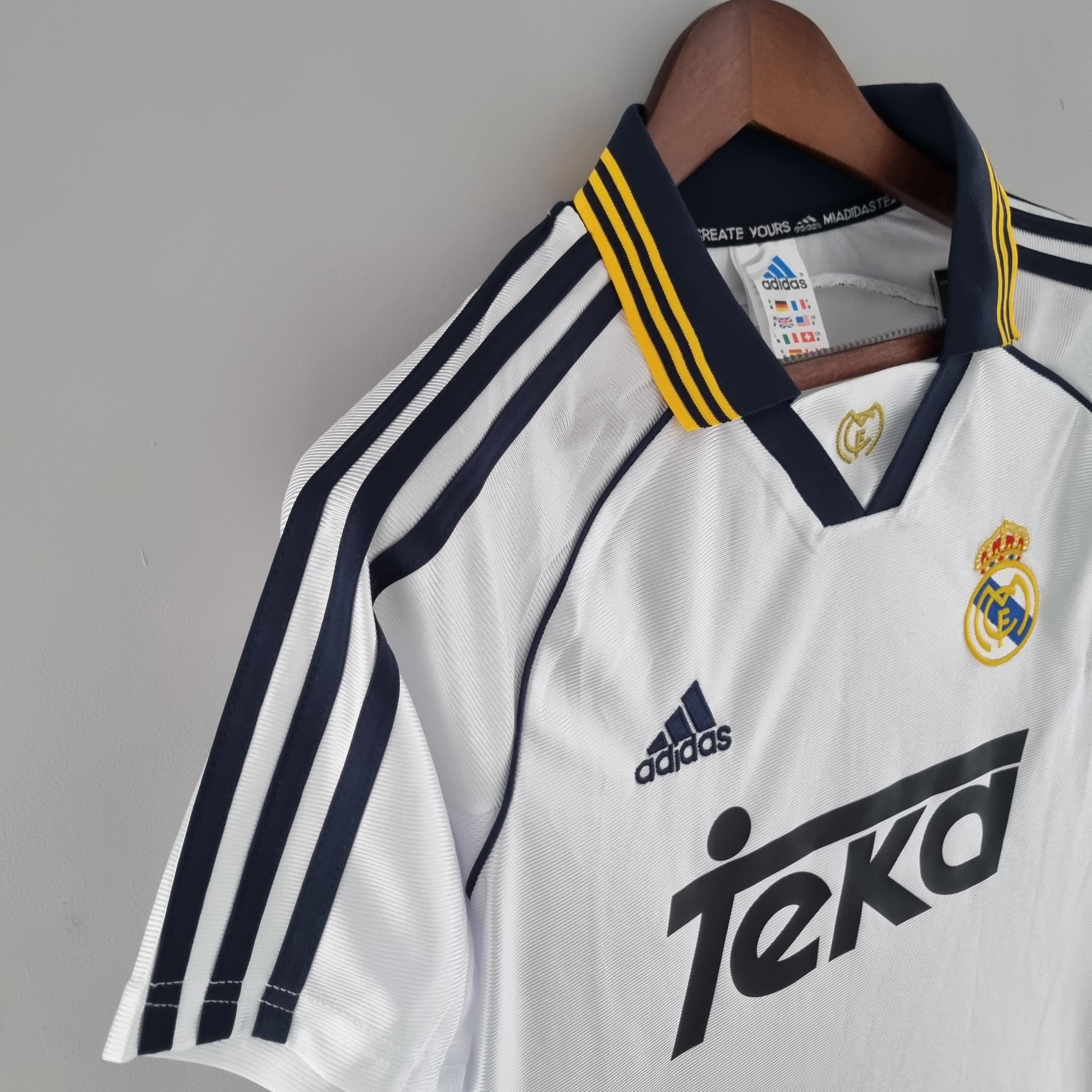 Retro Football Classics Real Madrid 00/01 Home Jersey