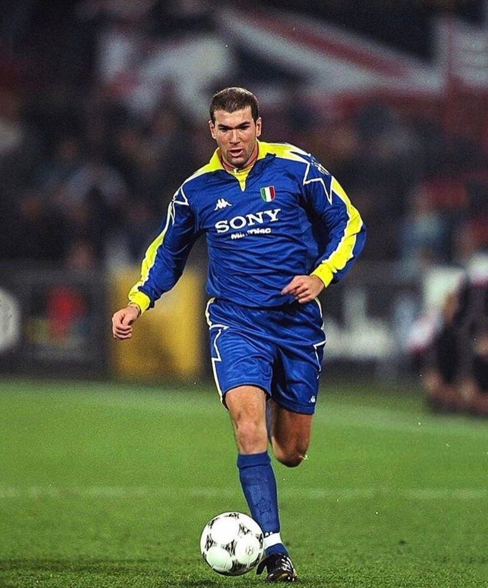 Juventus 97/98  Long Sleeve Away Jersey